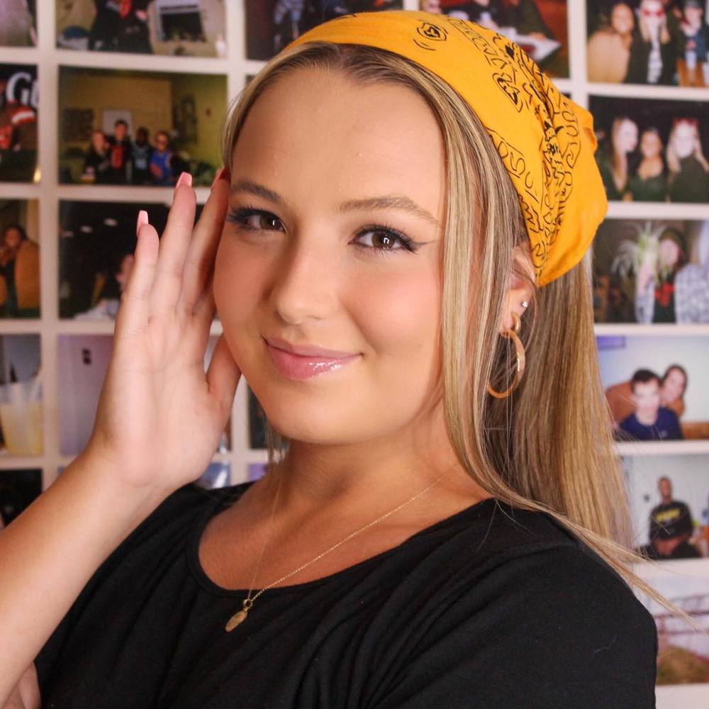 Meet your Posher, Macie